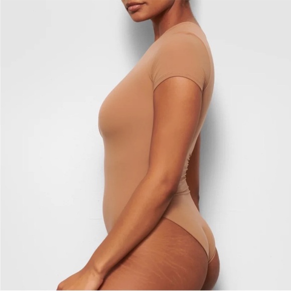 NWT SKIMS Tshirt bodysuit in Sienna - Picture 2 of 7